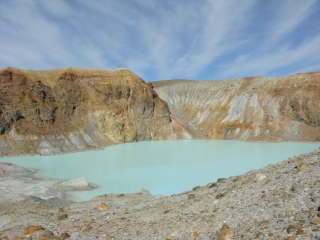 白根山カルデラ湖