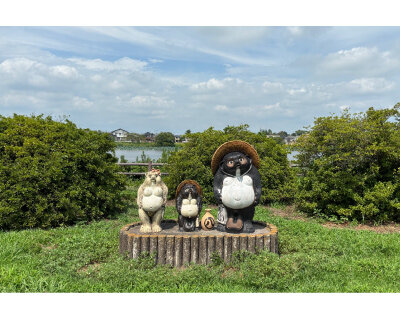 つつじが岡公園・城沼の花ハス遊覧船乗り場近くにある狸の像